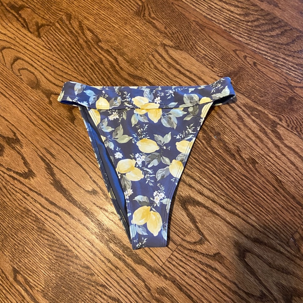 Abercrombie 90s High-Waist High-Leg Cheeky Bottoms